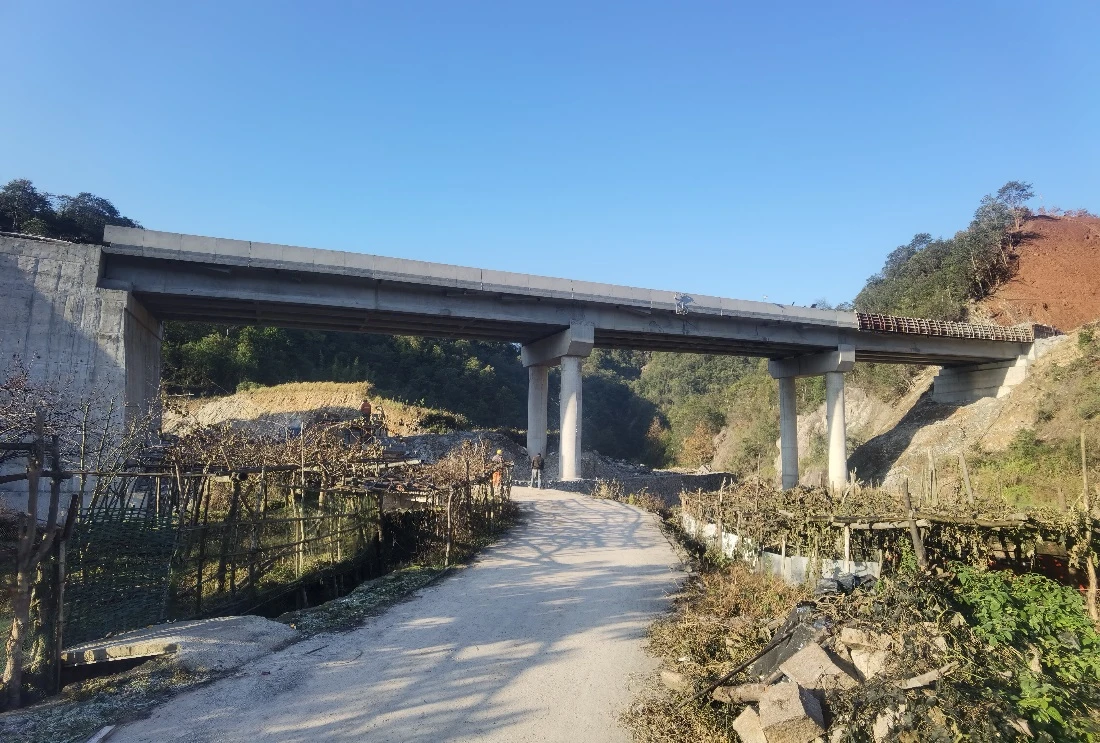 石门隔桥.webp 石门隔桥.webp